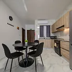 Premium In Tarxien With Private Balcony Quiet Modern Retreat * Żabbar