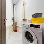 Premium In Tarxien With Private Balcony Quiet Modern Retreat شقة