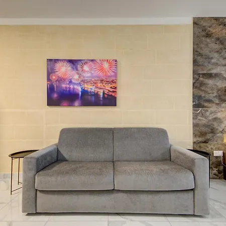 Premium In Tarxien With Private Balcony Quiet Modern Retreat Apartment *