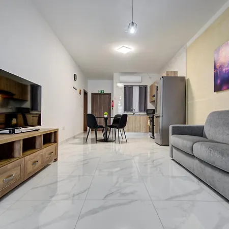Premium In Tarxien With Private Balcony Quiet Modern Retreat *