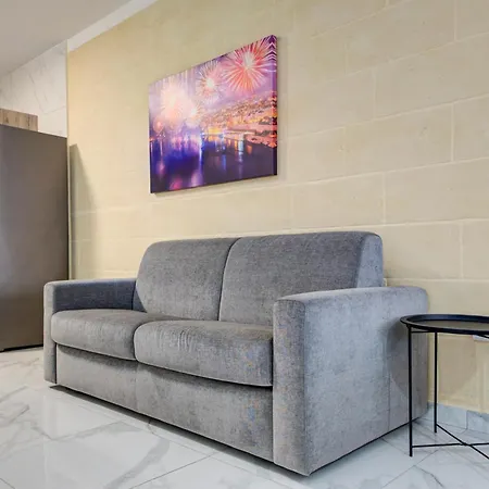 Premium In Tarxien With Private Balcony Quiet Modern Retreat 아파트