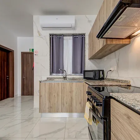 Premium In Tarxien With Private Balcony Quiet Modern Retreat
