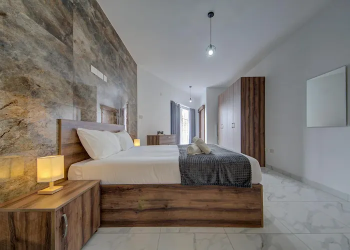 Premium In Tarxien With Private Balcony Quiet Modern Retreat 公寓