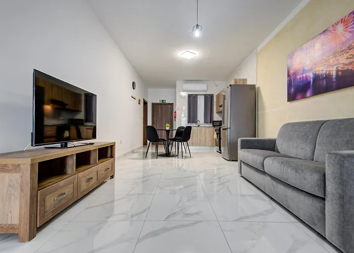 Premium In Tarxien With Private Balcony Quiet Modern Retreat *