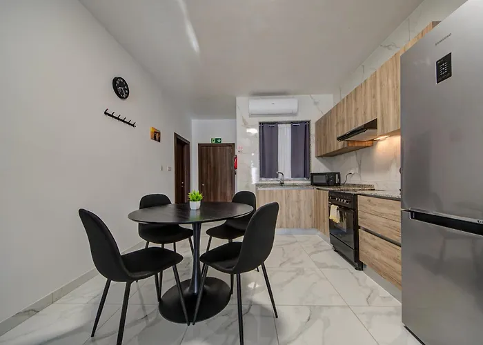Premium In Tarxien With Private Balcony Quiet Modern Retreat * Żabbar