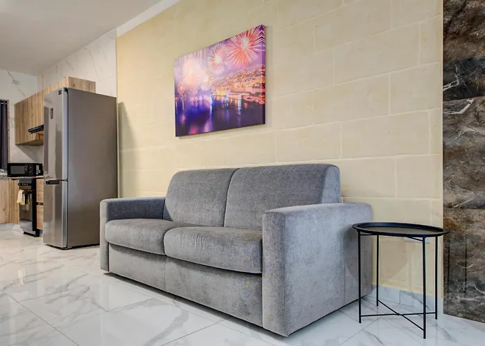 Premium In Tarxien With Private Balcony Quiet Modern Retreat 公寓