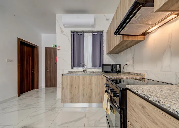 Premium In Tarxien With Private Balcony Quiet Modern Retreat